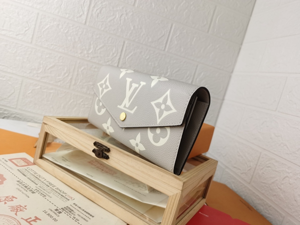 LVコピーウォレット背面デザイン